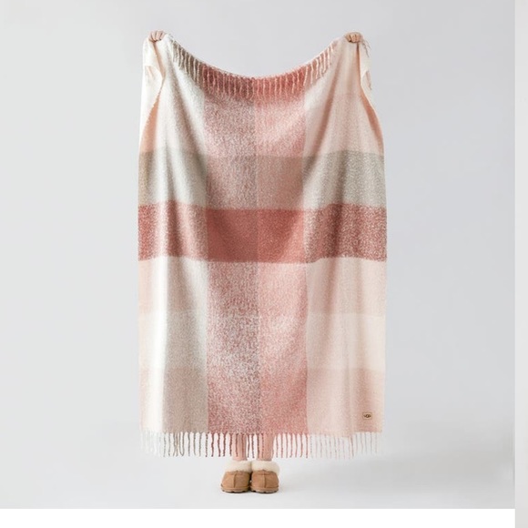 UGG Other - 🚨MAKE AN OFFER🚨 UGG Blaire Throw Blanket